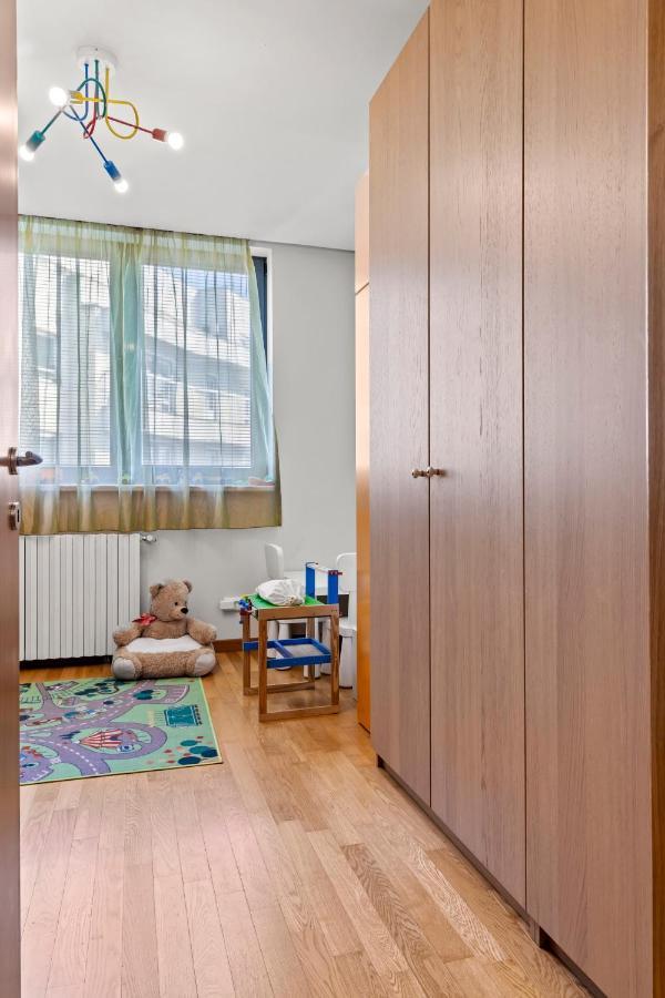 125 Sqm Family Friendly With Kids Room Bukarest Eksteriør billede