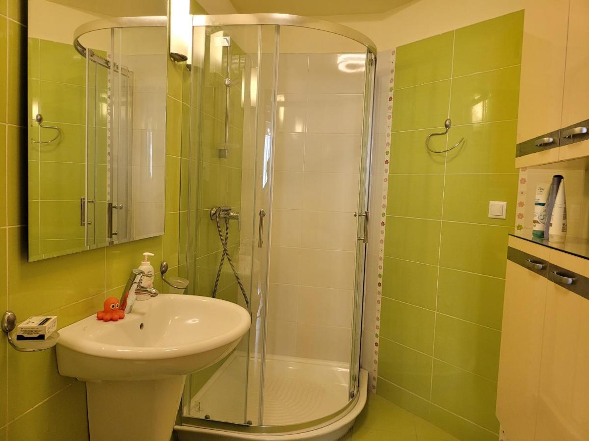 125 Sqm Family Friendly With Kids Room Bukarest Eksteriør billede
