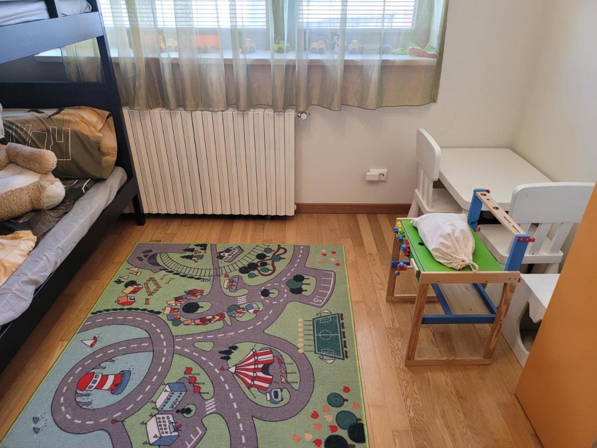 125 Sqm Family Friendly With Kids Room Bukarest Eksteriør billede