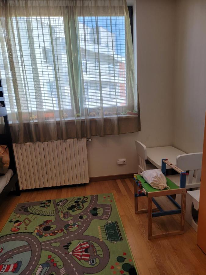 125 Sqm Family Friendly With Kids Room Bukarest Eksteriør billede